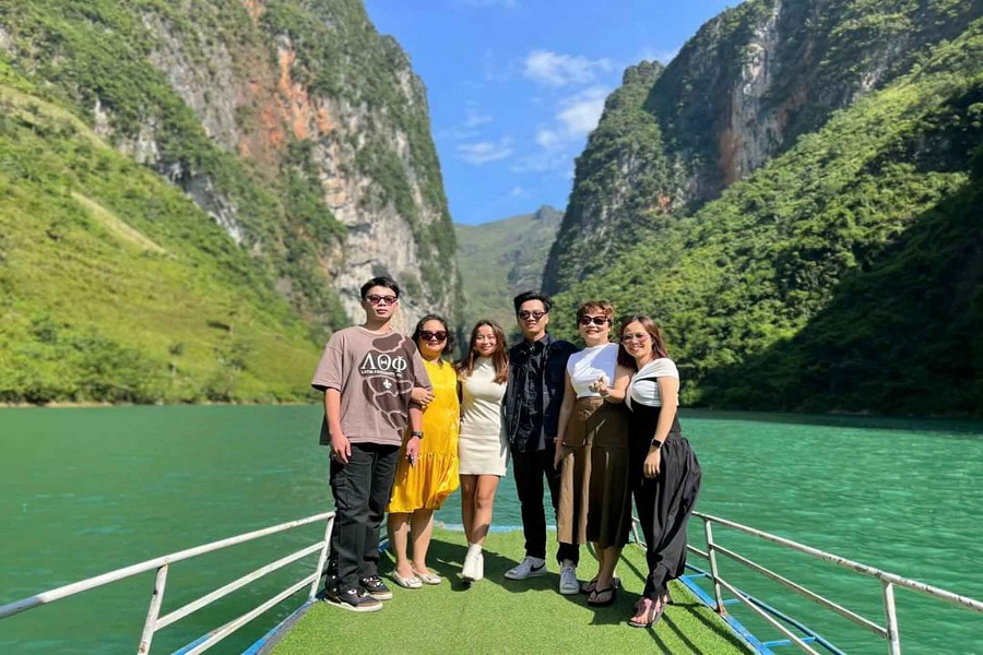 Tour Hà Giang – Cao nguyên đá Đồng Văn Đèo Mã Pì Lèng – Cột cờ Lũng Cú – Bản Lô Lô Chải (3N2Đ)