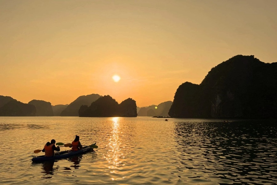 Tour Ăn Tối Du Thuyền 5 Sao Thăm Vịnh Lan Hạ Nửa Ngày