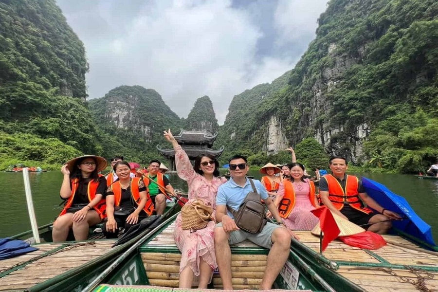 Tour Hoa Lư – Tam Cốc – Hang Múa – Bái Đính – Tràng An (2N1Đ)