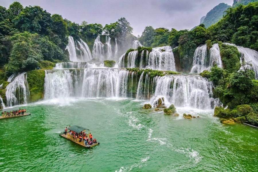 Tour liên tuyền Việt Trung:  Hà Nội – Trà Lĩnh – Tịnh Tây – Nga Tuyền – Phố cổ Cẩm Tú – Cổ Long Đại Hiệp Cốc – Hang Pắc Bó – Thác Bản Giốc  (3N2Đ)