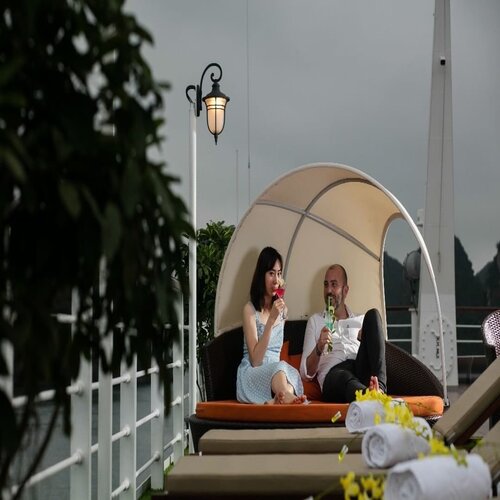 . Du thuyền 5 sao Mon Chéri