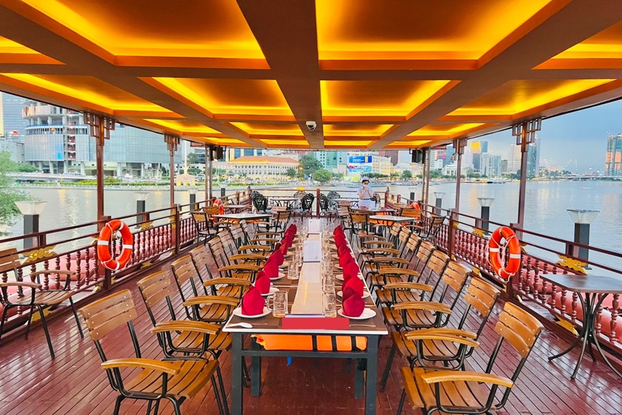 Ăn Buffet Trên Du Thuyền Hòn Ngọc Viễn Đông