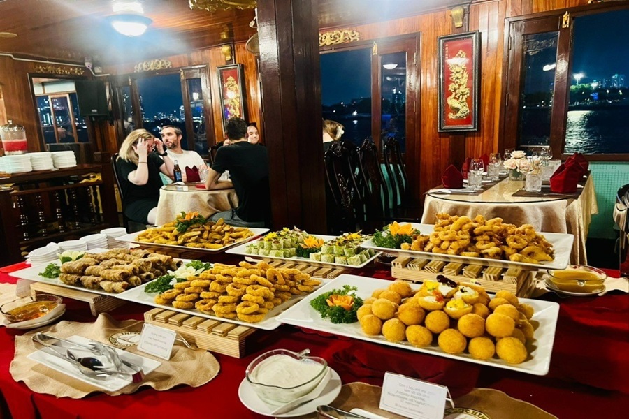 Ăn Buffet Trên Du Thuyền Hòn Ngọc Viễn Đông