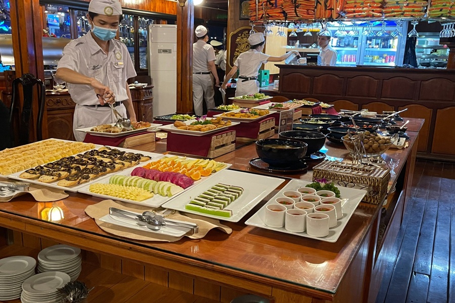 Ăn Buffet Trên Du Thuyền Hòn Ngọc Viễn Đông