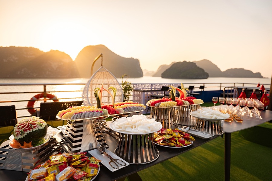 Tour vịnh Lan Hạ nửa ngày - Ngắm hoàng hôn trên du thuyền Panorama