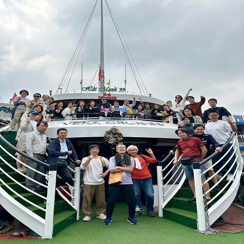 Du thuyền Vera Cruise ( Tàu ngày)