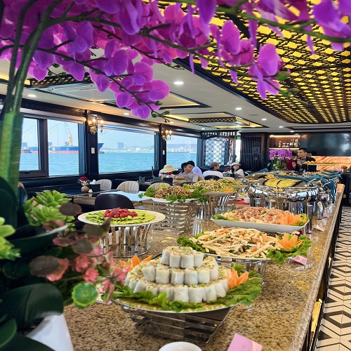 Du thuyền Vera Cruise ( Tàu ngày)