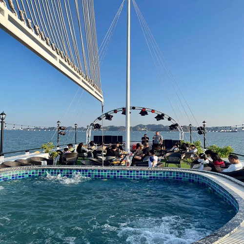 Du thuyền Vera Cruise ( Tàu ngày)