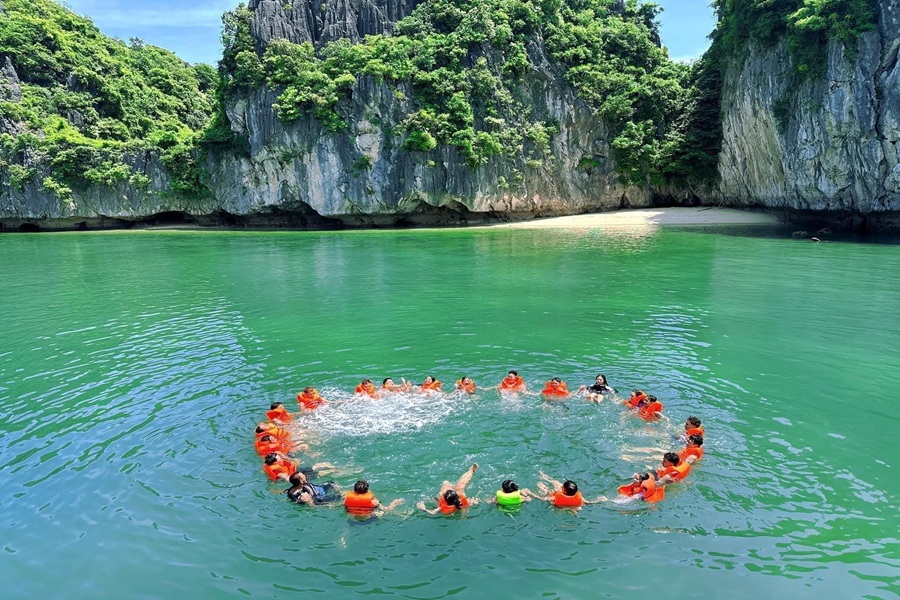 Tour Trekking- Ngủ rừng -Thăm vịnh Lan Hạ - Cát Bà 2 ngày 1 đêm