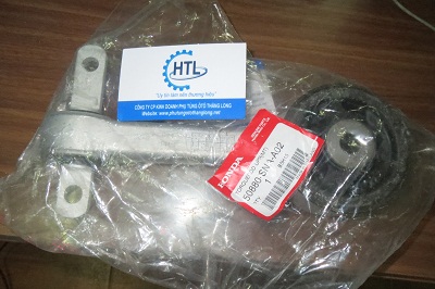 Thanh đỡ chân máy trên Honda Civic
