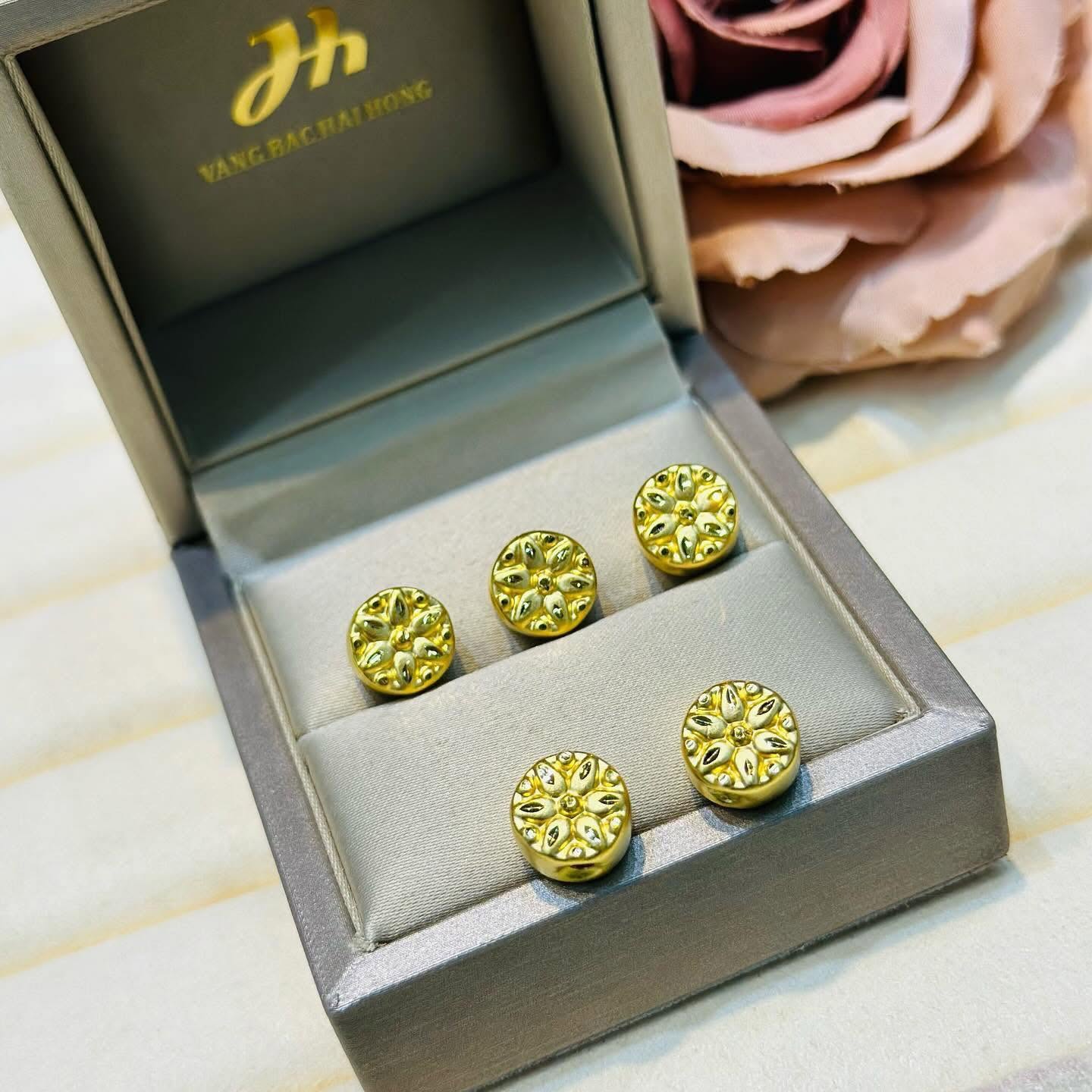 charm-24k-08