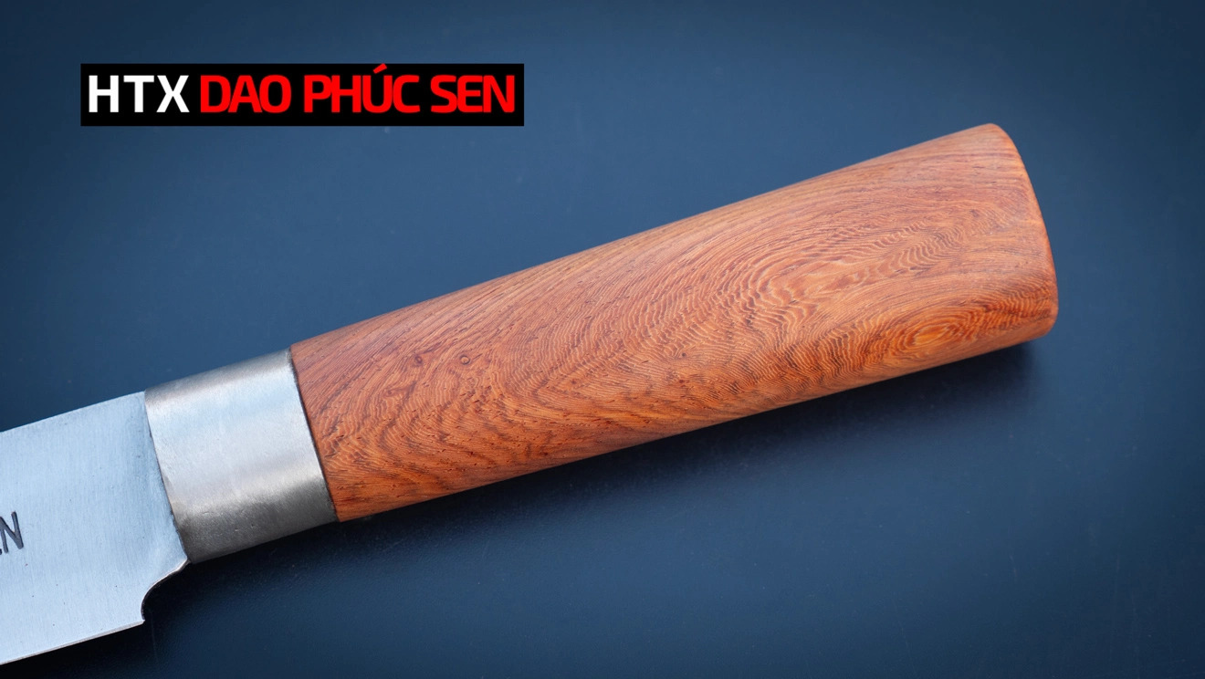 Cán dao được làm từ gỗ hương tự nhiên