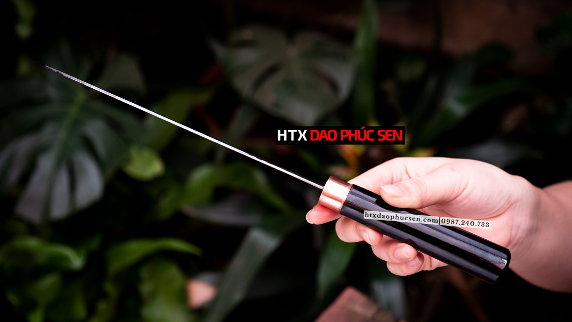 Cán dao được làm từ gỗ mun tự nhiên