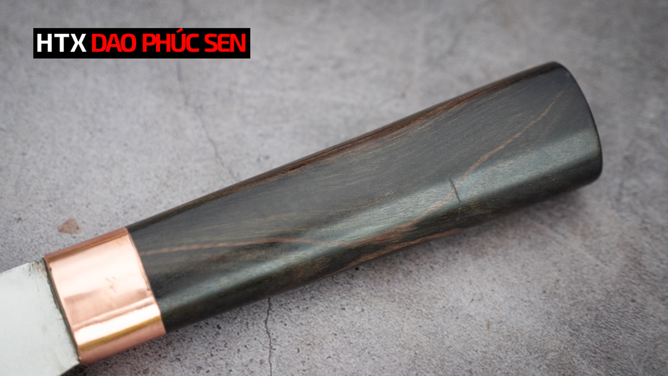 Cán dao được làm từ gỗ quý tự nhiên