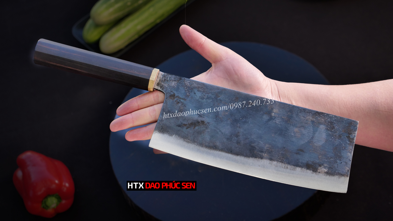 Cán dao được làm từ gỗ tự nhiên được tuyển chọn kỹ lưỡng