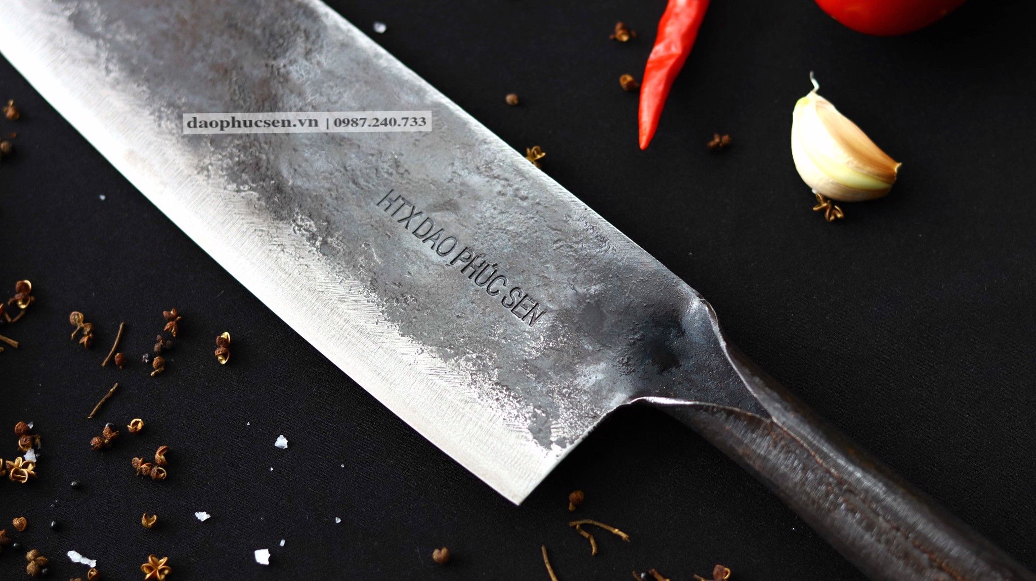 Dao có độ sắc bén cao, bền bỉ, giữ sắc lâu và dễ mài lại