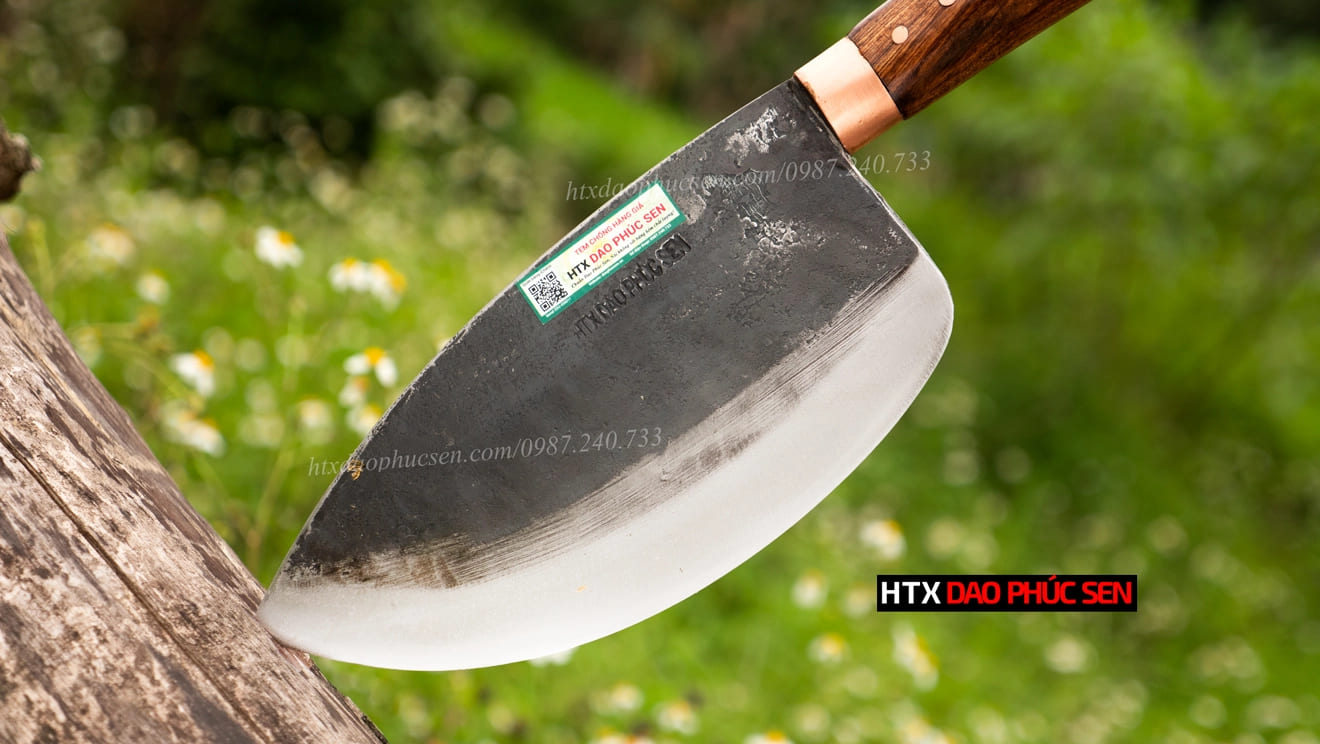 Dao được rèn thủ công từ chất liệu thép nhíp xe ô tô