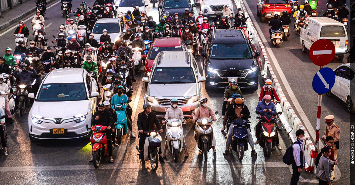 Tắc đường nghiêm trọng do tài xế lo ngại vượt đèn đỏ