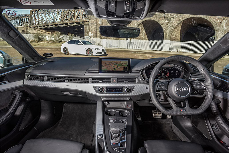 Không gian nội thất bên trong chiếc Audi RS5