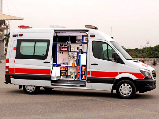Cải tạo thành xe cứu thương có vách ngăn 3