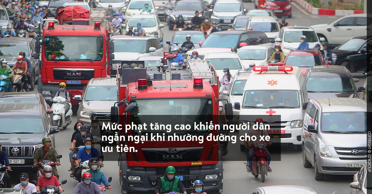 Mức phạt tăng cao khiến người dân ngần ngại khi nhường đường cho xe ưu tiên