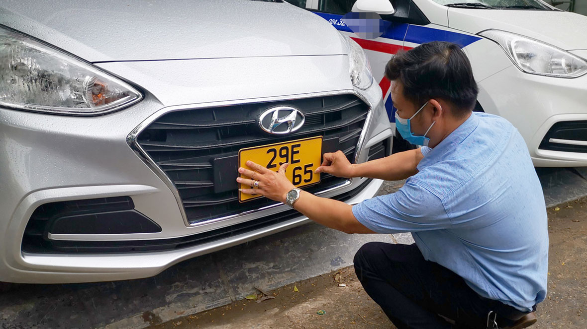 Rút hồ sơ gốc để đổi biển số vàng cho xe kinh doanh vận tải