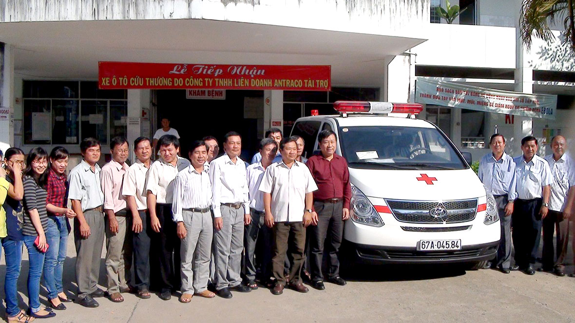 Hoán cải ô tô khách, xe tải thành ô tô cứu thương phục vụ cho nhu cầu chuyên chở bệnh nhân