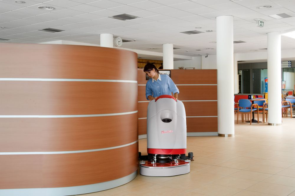 máy lau sàn nhà comac media 75bt