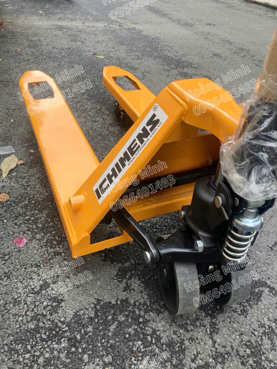 Xe-nang-2500kg-cang-hep-540-950