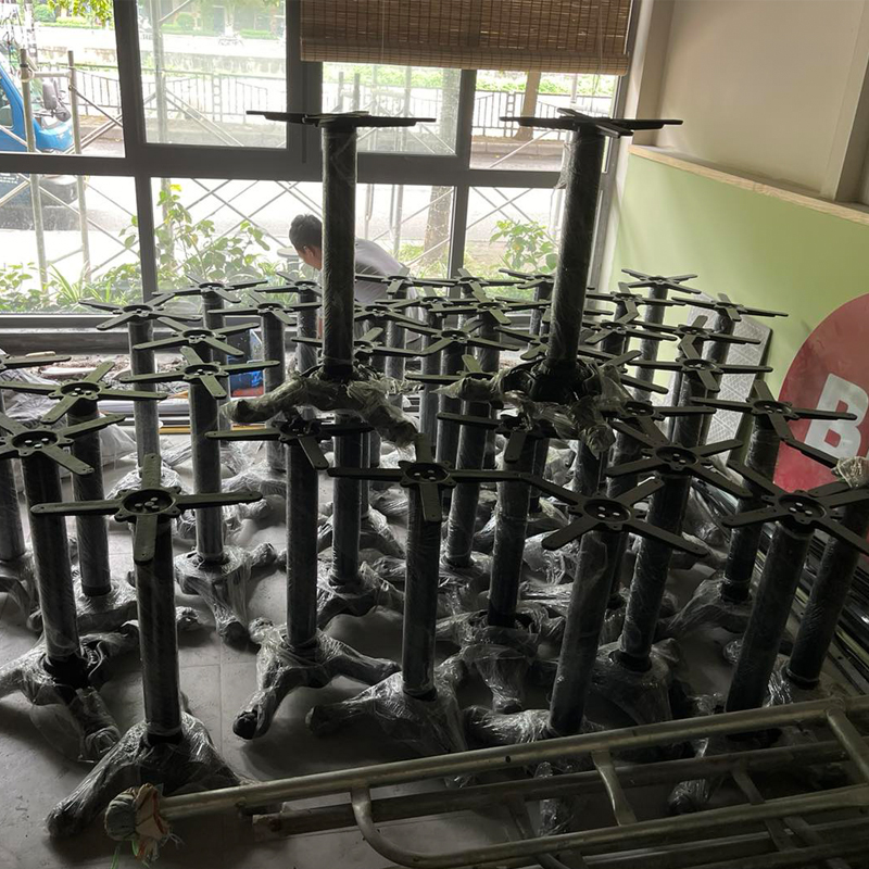 Lắp đặt và bàn giao 30 chân bàn gang đúc CG-3CU cho quán ăn tại Hai Bà Trưng, Hà Nội
