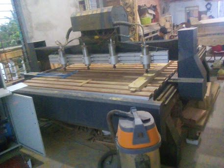 Máy điêu khắc gỗ CNC 3D tại 1 xưởng gỗ công ty giabaotech lắp đặt