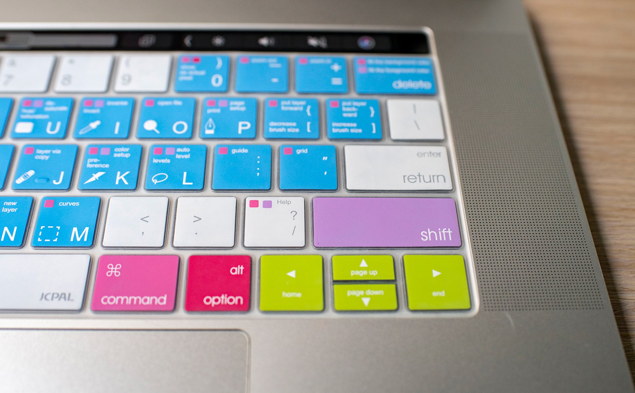 Trên tay tấm phủ bàn phím JCPAL VerSkin cho MacBook Pro: Rất mỏng, bấm phím êm, ngăn bụi