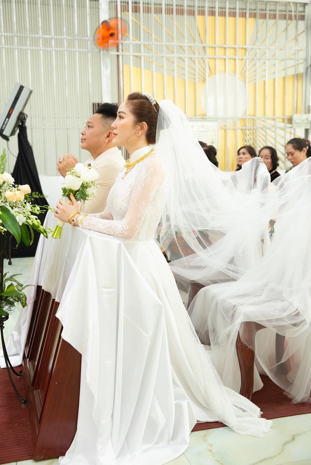 Váy cưới cho bà bầu từ 3 tháng - 8 tháng tuyệt đẹp - FELY WEEDING