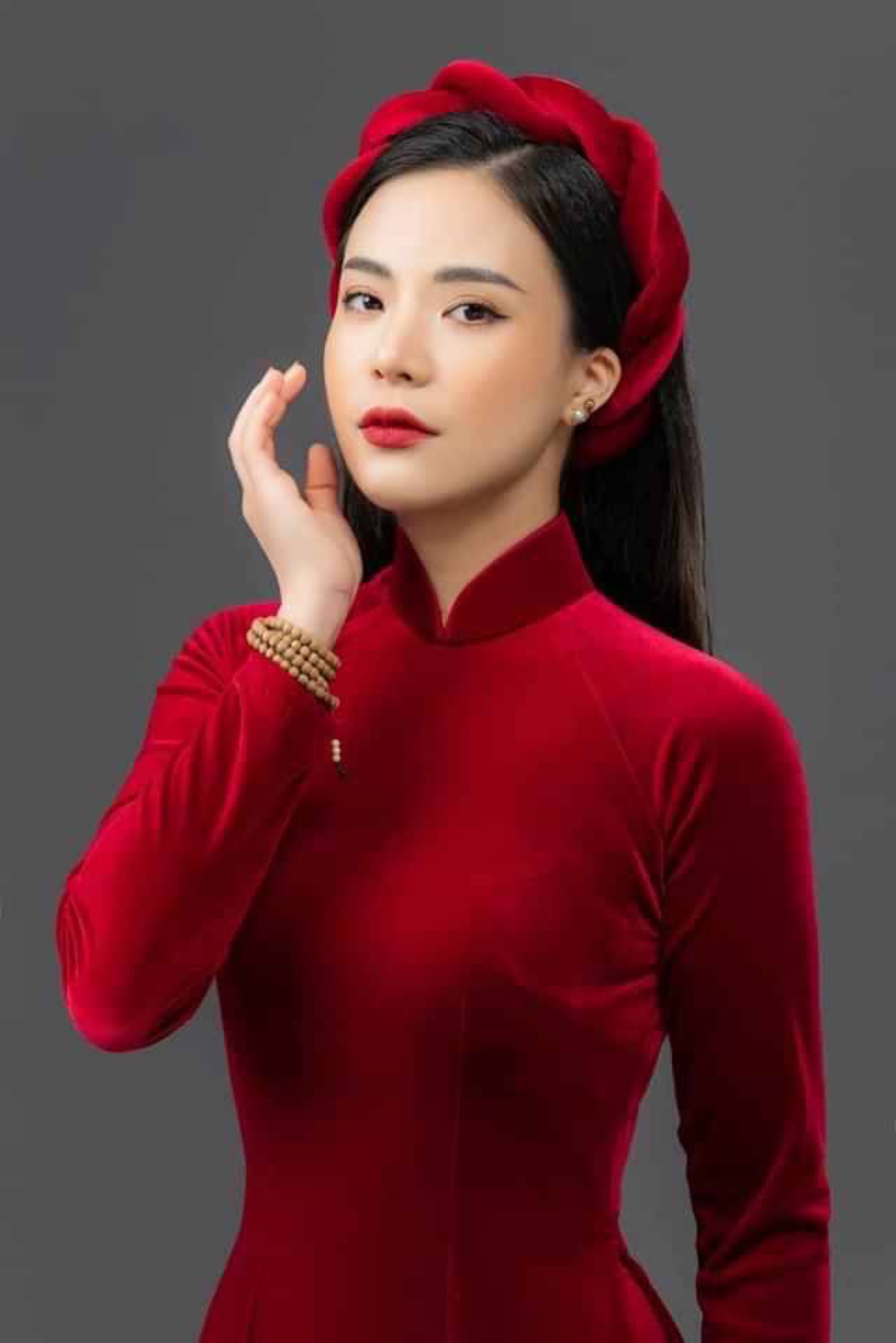 Những chiếc váy cưới siêu đắt đỏ, giá hàng tỷ đồng của dàn mỹ nhân Việt