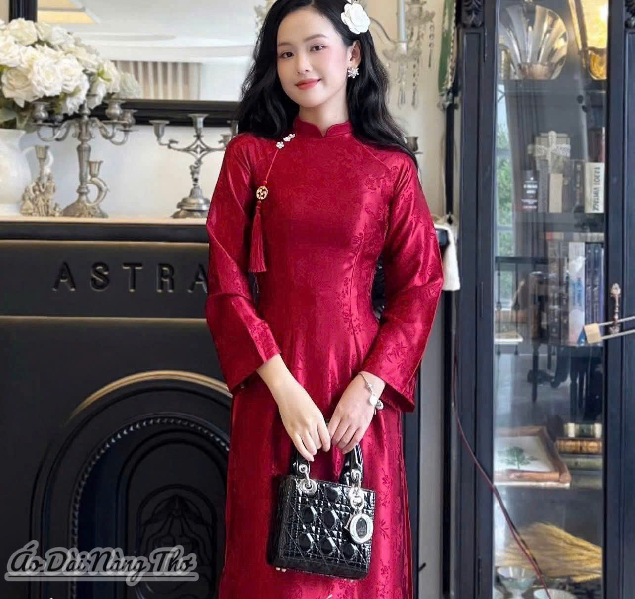 Áo Dài Truyền Thống Gấm Đỏ Tay Loe Kèm Dây Tua