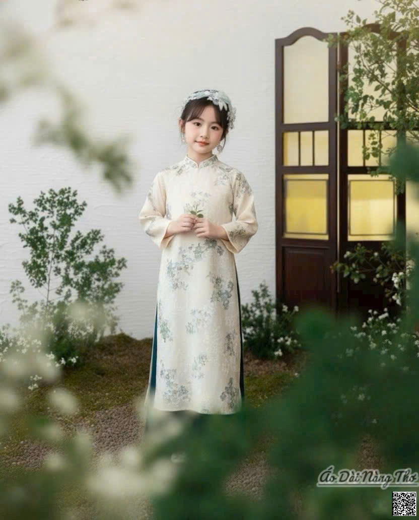 Áo Dài Mẹ Và Bé Lụa Kem Đáng Yêu