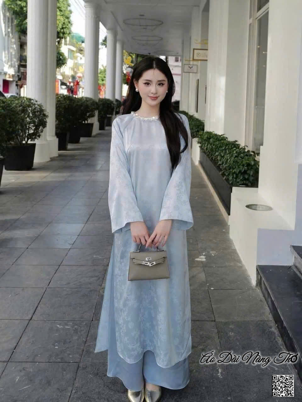 Áo Dài Cách Tân Vải Gấm Lụa Cổ Tròn Kết Hạt Xinh