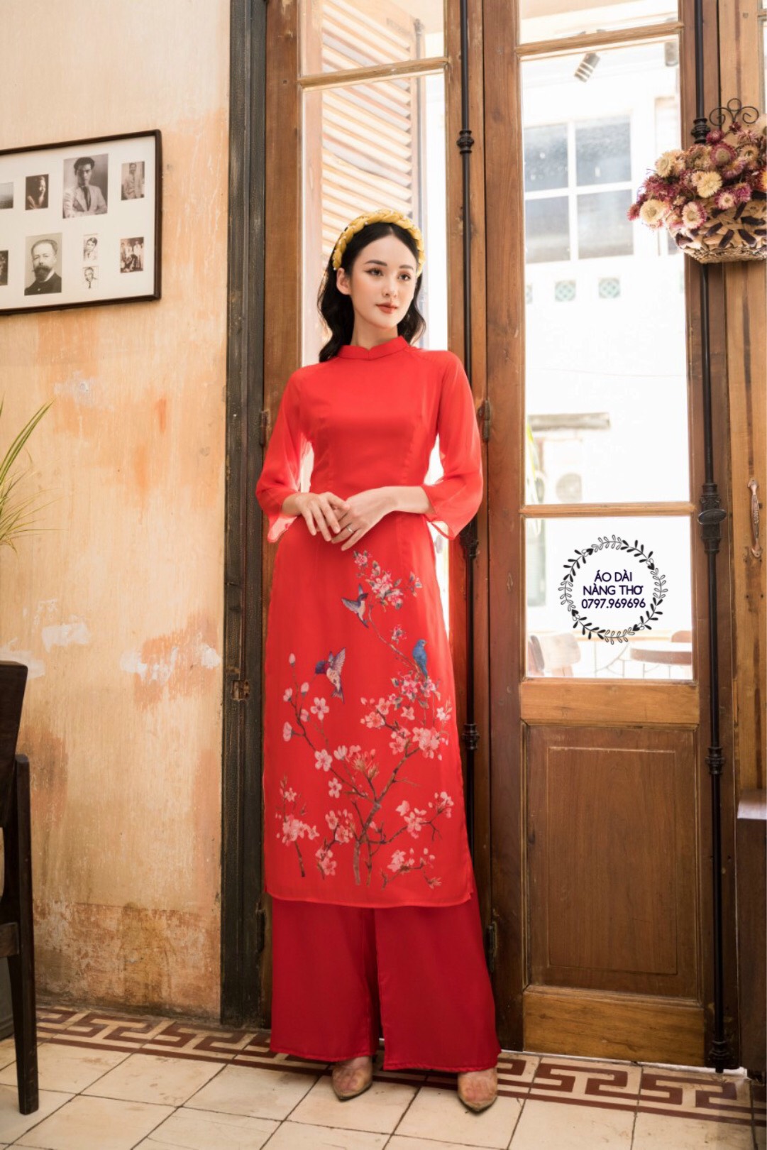 Áo Dài Cách Tân Lửng Màu Đỏ Chim Én Mùa Xuân