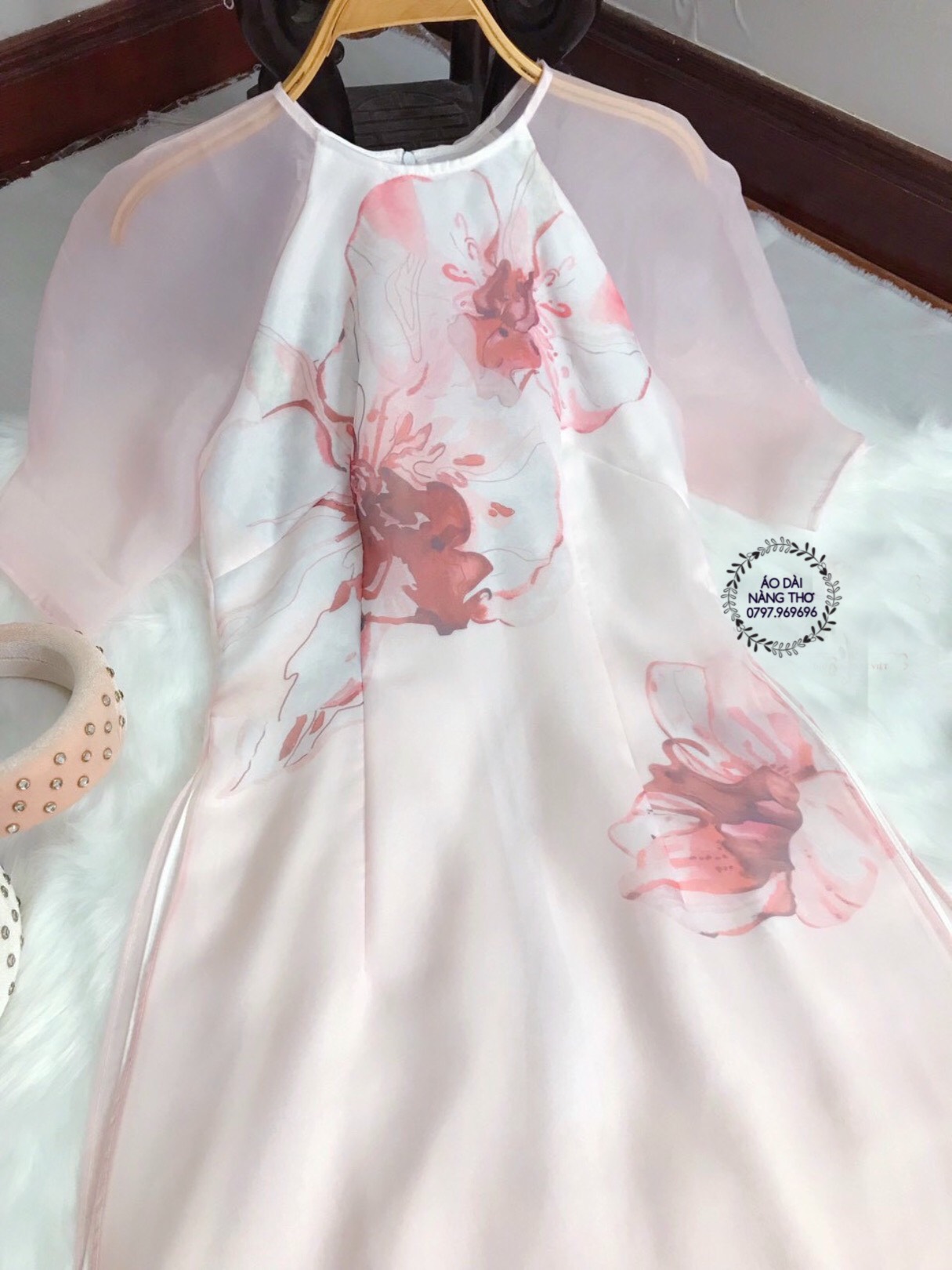 Áo Dài Cách Tân Voan Tơ Trắng Họa Tiết Hoa Xuân