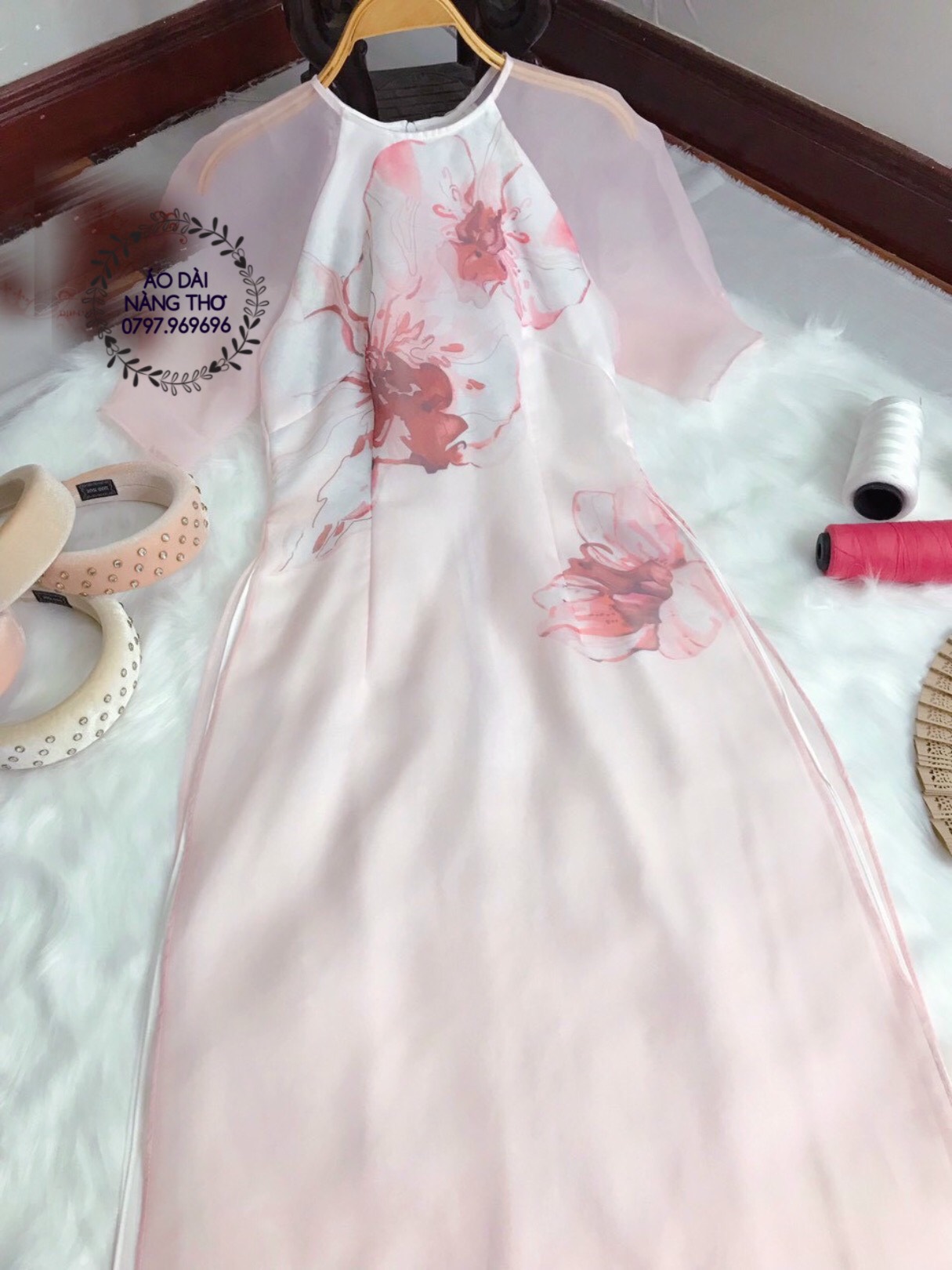 Áo Dài Cách Tân Voan Tơ Trắng Họa Tiết Hoa Xuân
