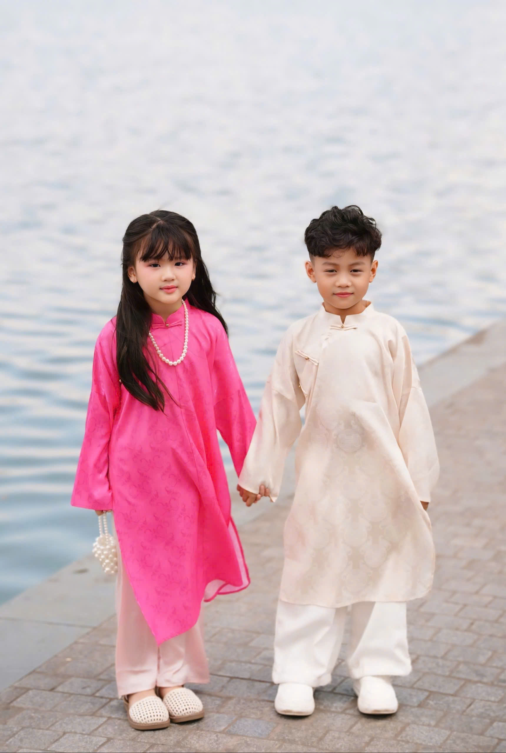 Áo Dài Bé Trai/Bé Gái Gấm Đồng Tiền Xinh Xắn