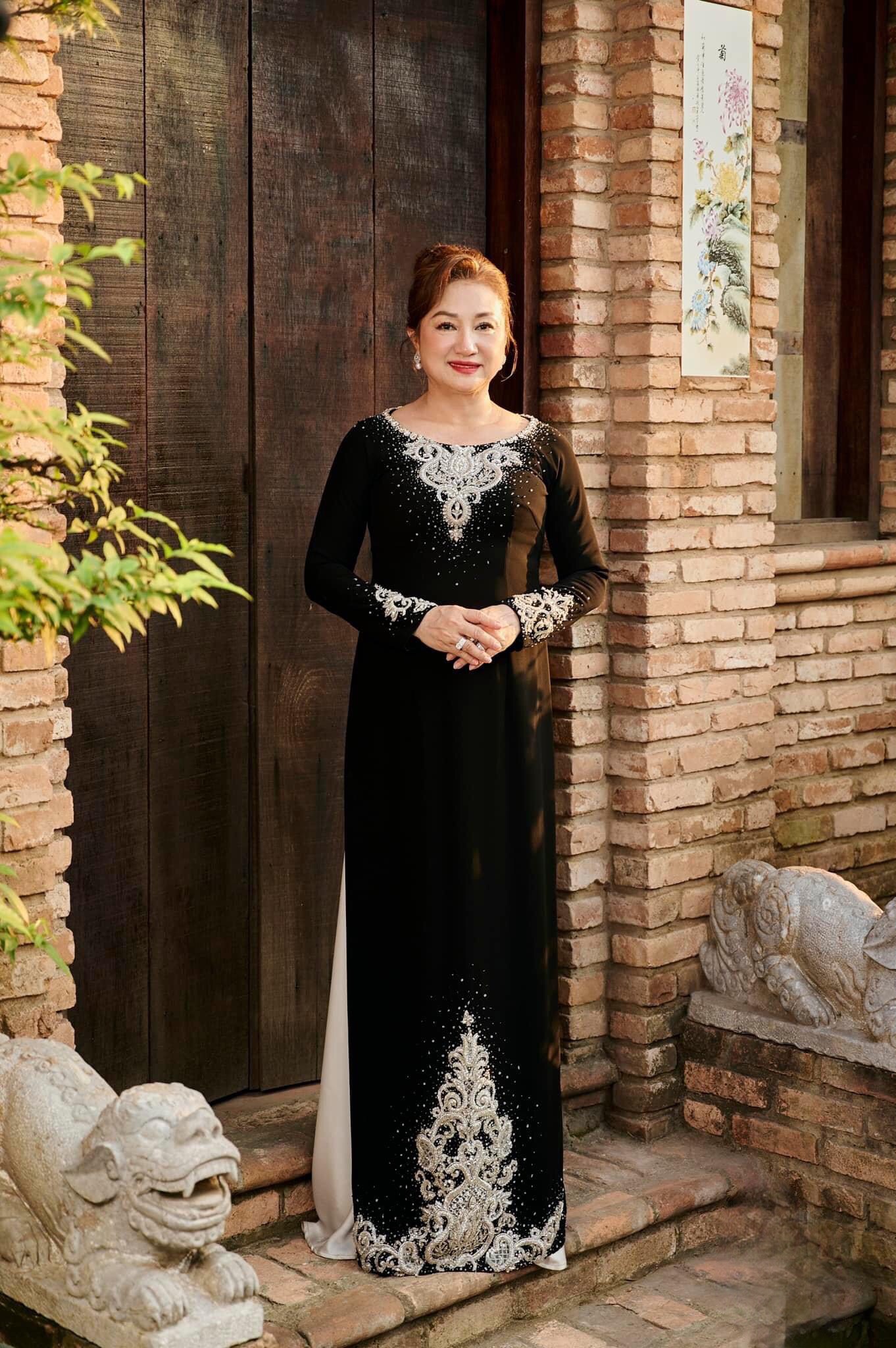 Áo Dài Bà Sui Lụa Cao Cấp Phối Ren Sang Trọng
