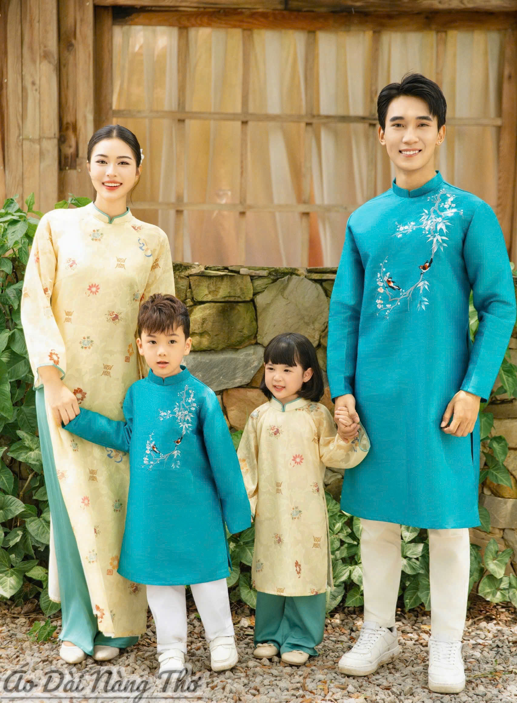 Áo Dài Cách Tân Gia Đình Lụa Vàng & Tafta Xanh Thêu