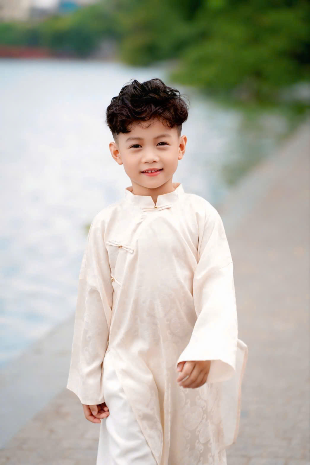 Áo Dài Bé Trai Gấm Kem Họa Tiết Đồng Tiền