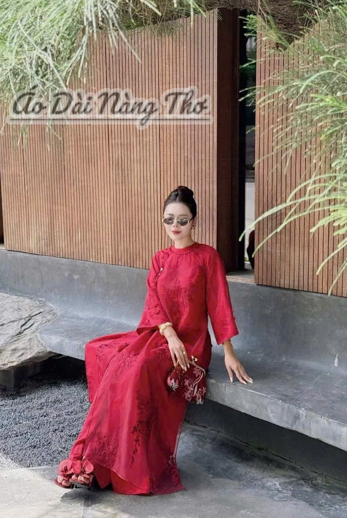 Áo Dài Cách Tân Đỏ Cổ Tròn Kèm Dây Tua