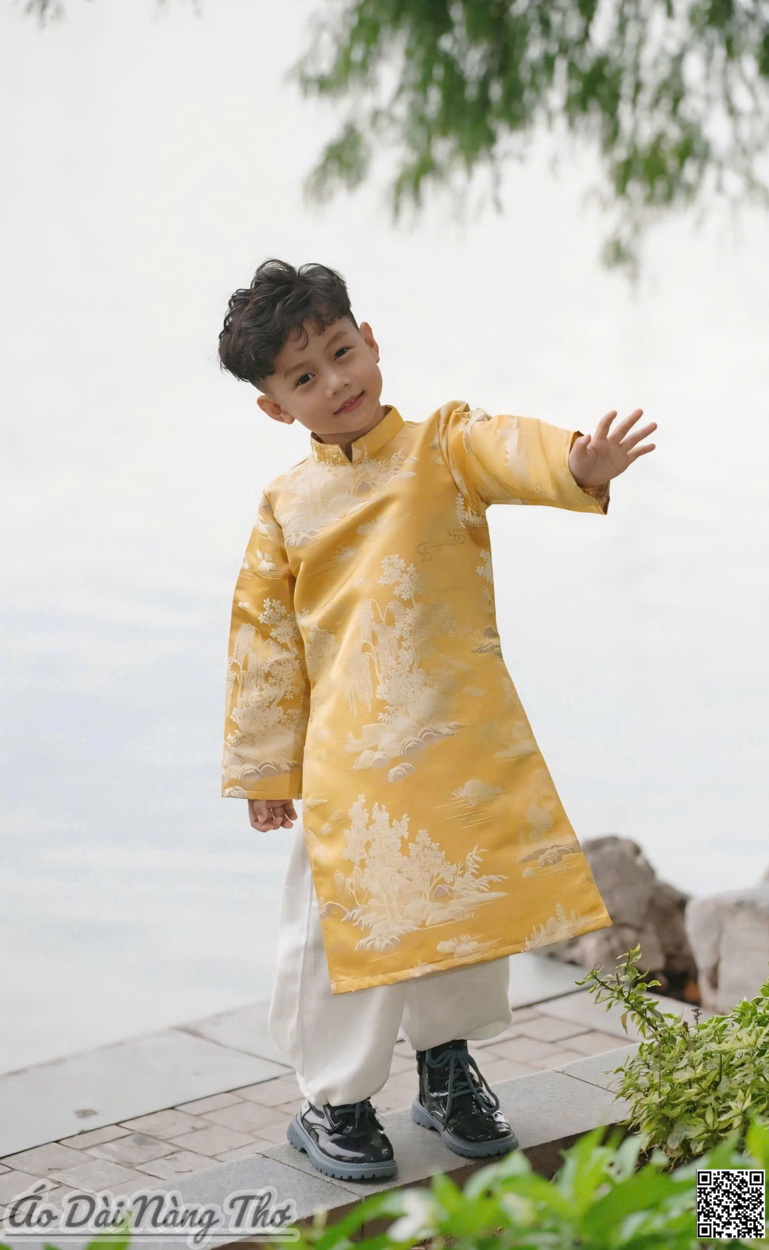 Áo Dài Bé Trai Tafta Vàng Hoa Tiết 3D
