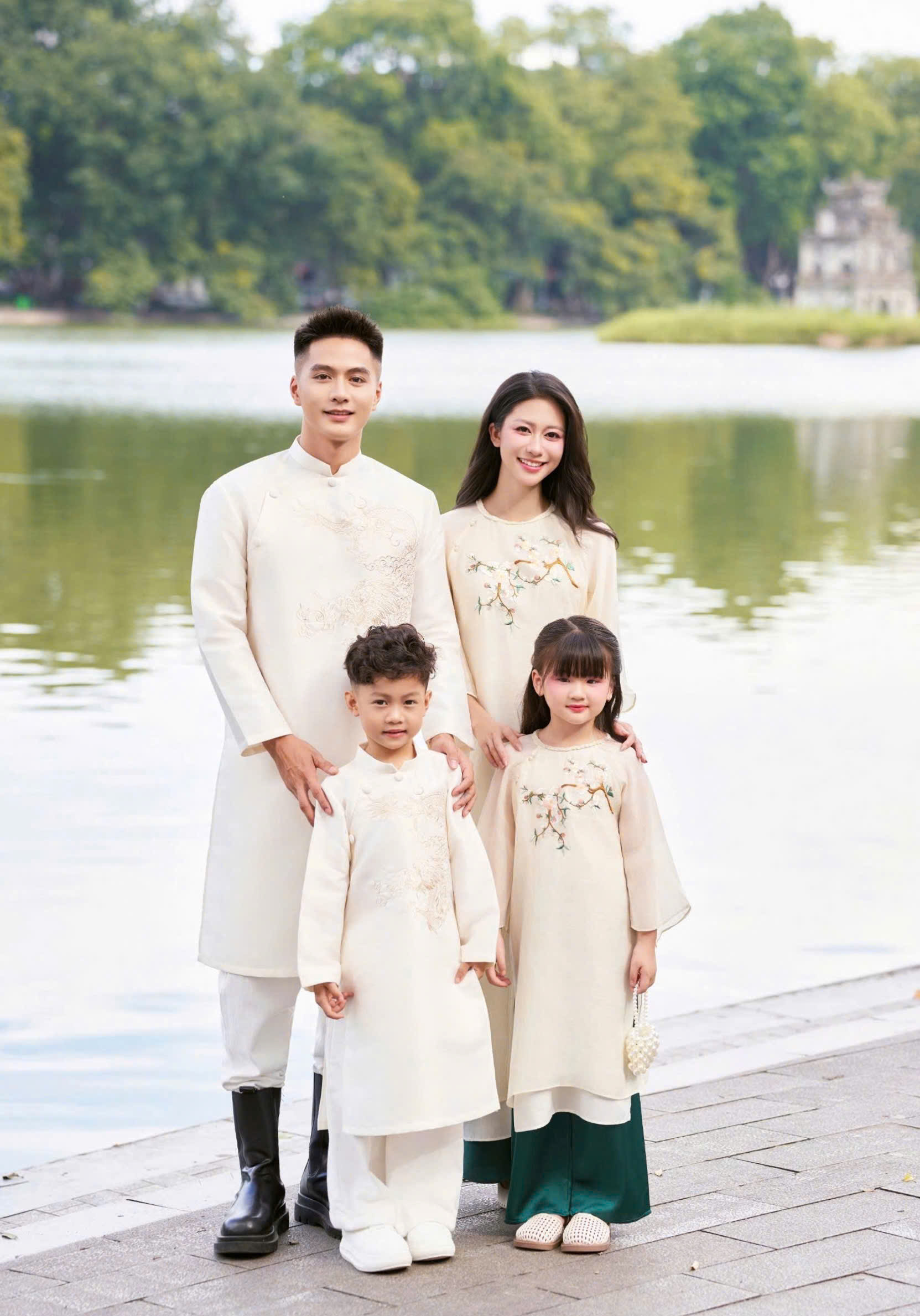 Áo Dài Cách Tân Gia Đình Voan/Tafta Kem Họa Tiết Thêu