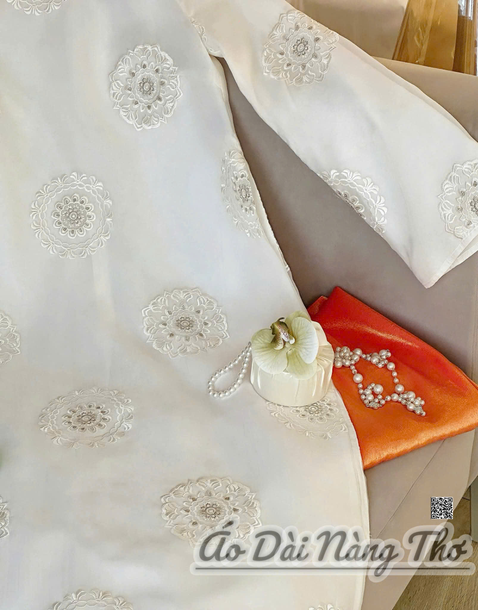Áo Dài Cách Tân Voan Thêu Tay Loe Xinh Xắn