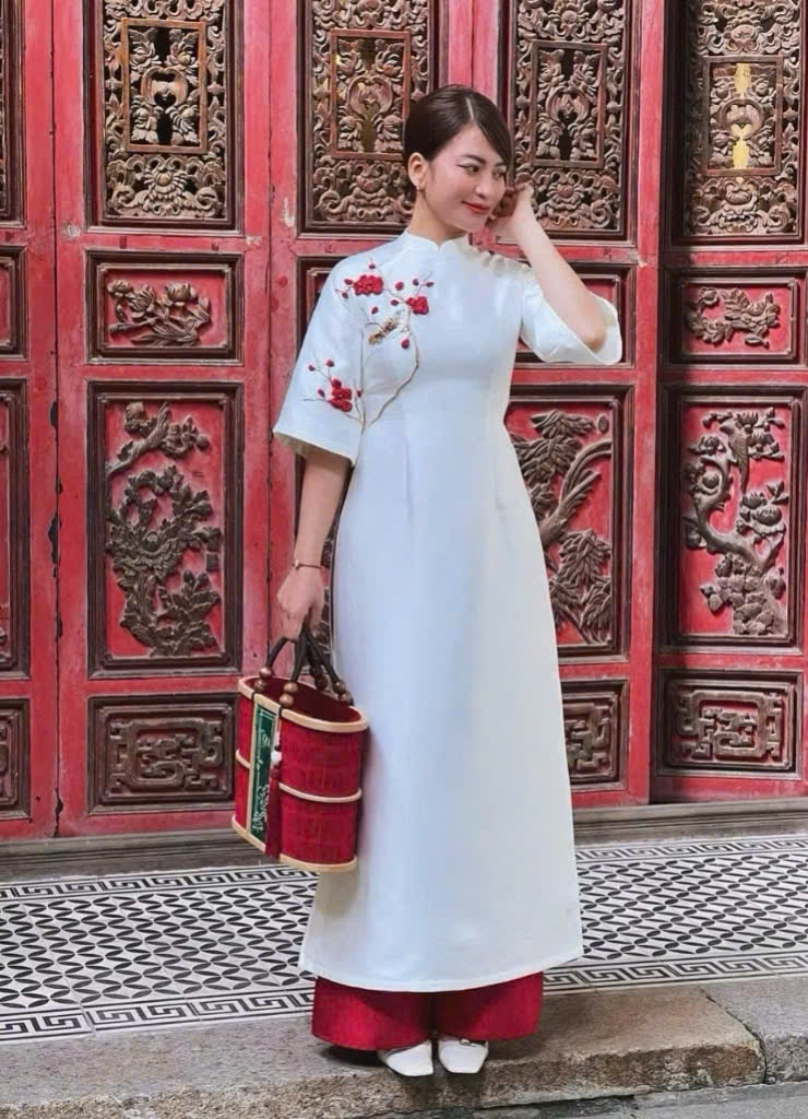 Áo Dài Cách Tân Tafta Đính Hoa Xinh Xắn