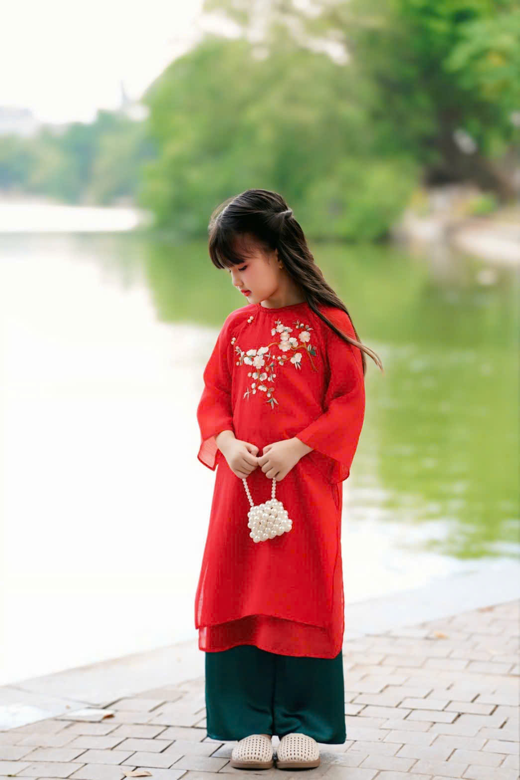 Áo Dài Bé Gái Voan Lụa Đỏ Họa Tiết Thêu